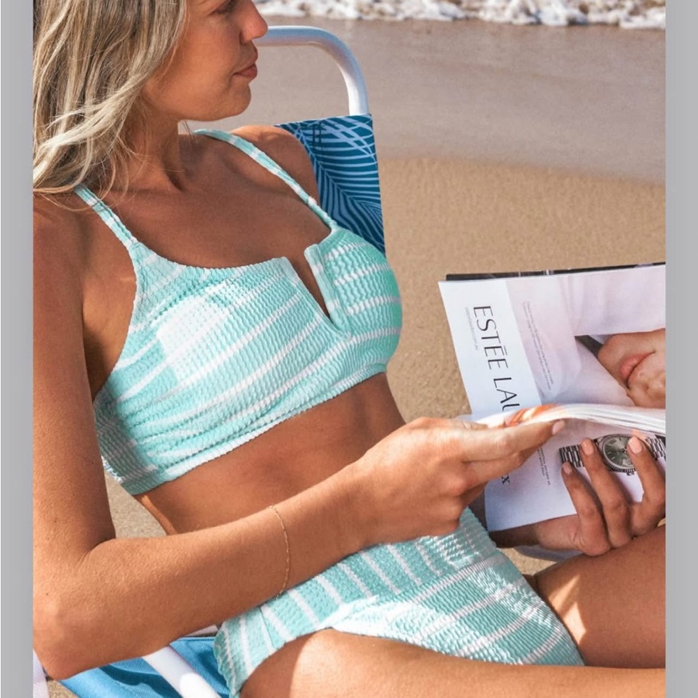 Title:
NWT Cupshe Mint Green Striped Bikini Set - Size Large